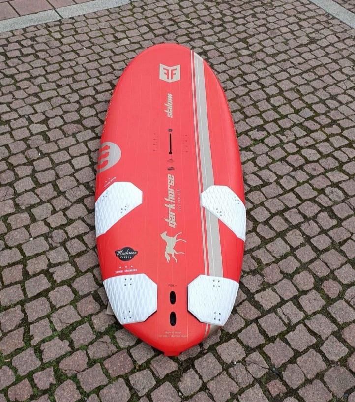 windsurf Future Fly Dark Horse SL 2024 132L gebraucht