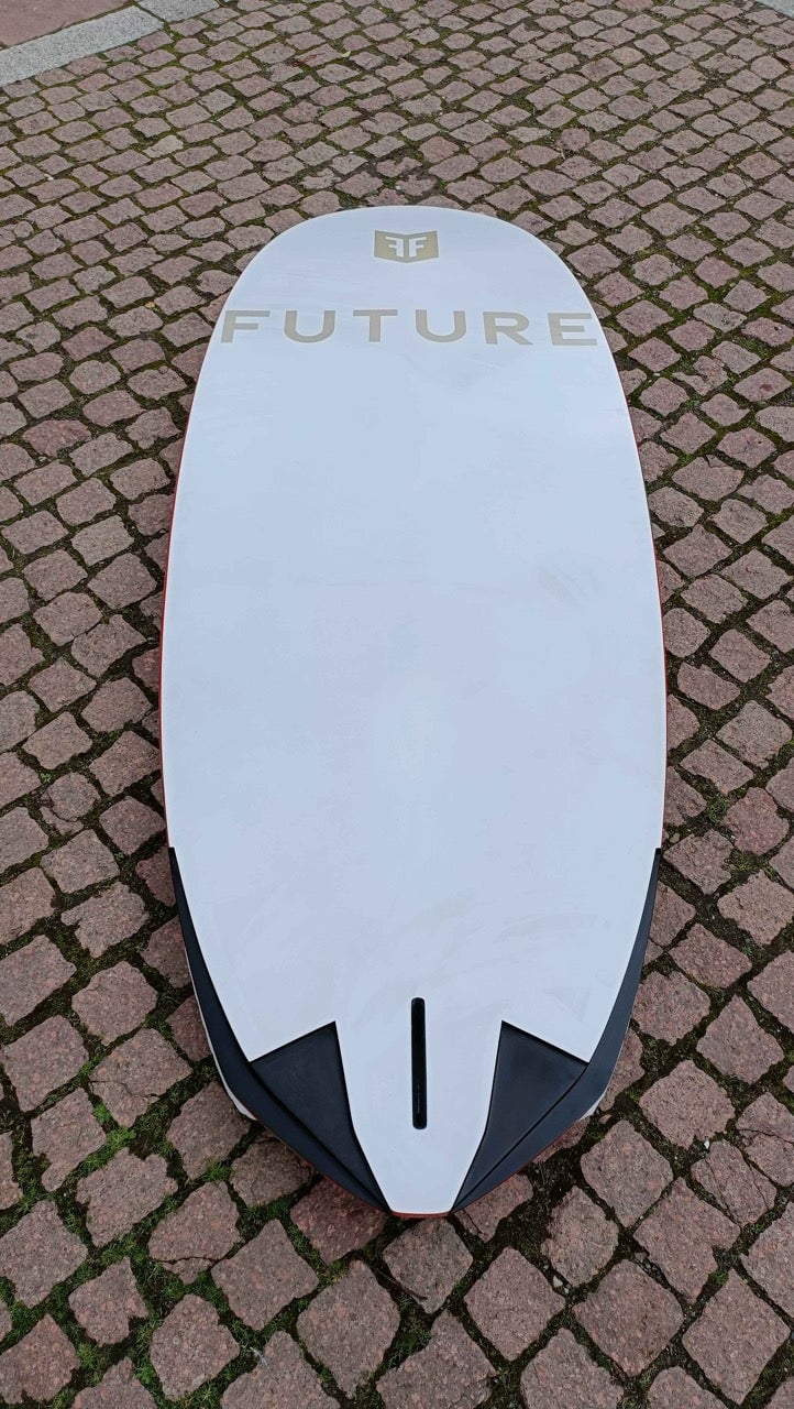 windsurf Future Fly Dark Horse SL 2024 132L gebraucht